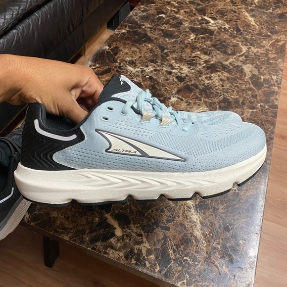 Altra Paradigm 7 And Provision 7 Sneaker Bundle Size 11 Medium - Picture 2 of 9